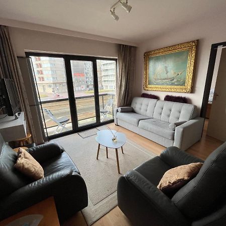 Frontaal Zeezicht In Appartement De Strandjutter Ostend Exterior photo