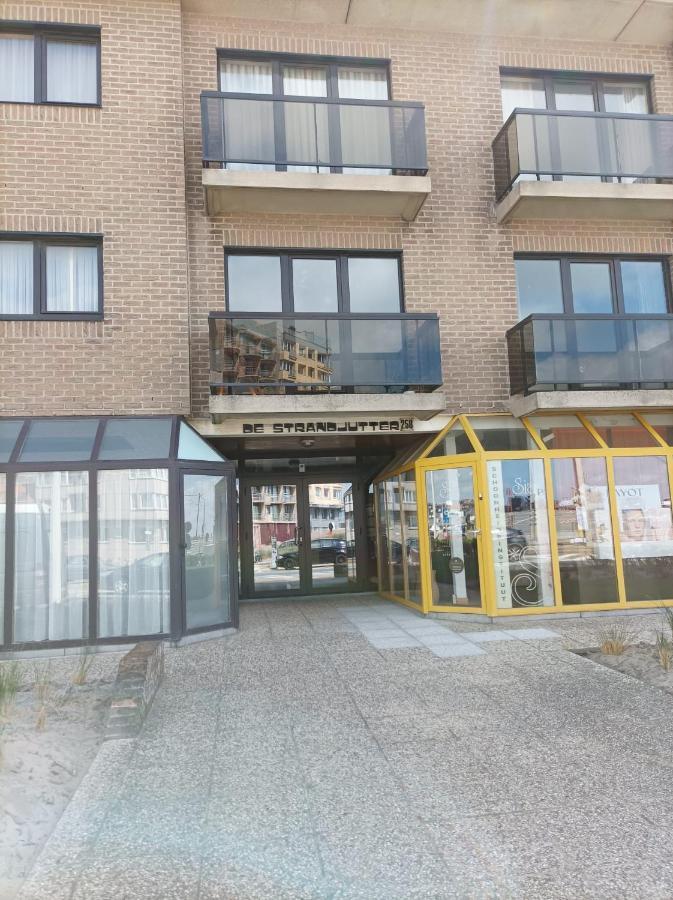 Frontaal Zeezicht In Appartement De Strandjutter Ostend Exterior photo