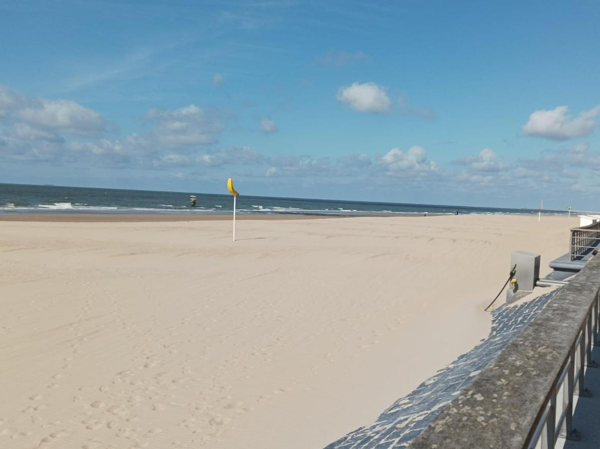 Frontaal Zeezicht In Appartement De Strandjutter Ostend Exterior photo