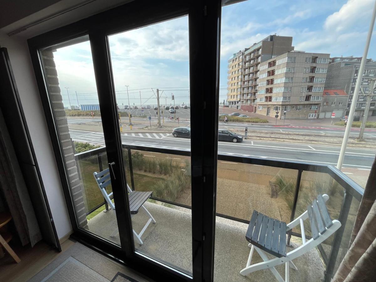 Frontaal Zeezicht In Appartement De Strandjutter Ostend Exterior photo